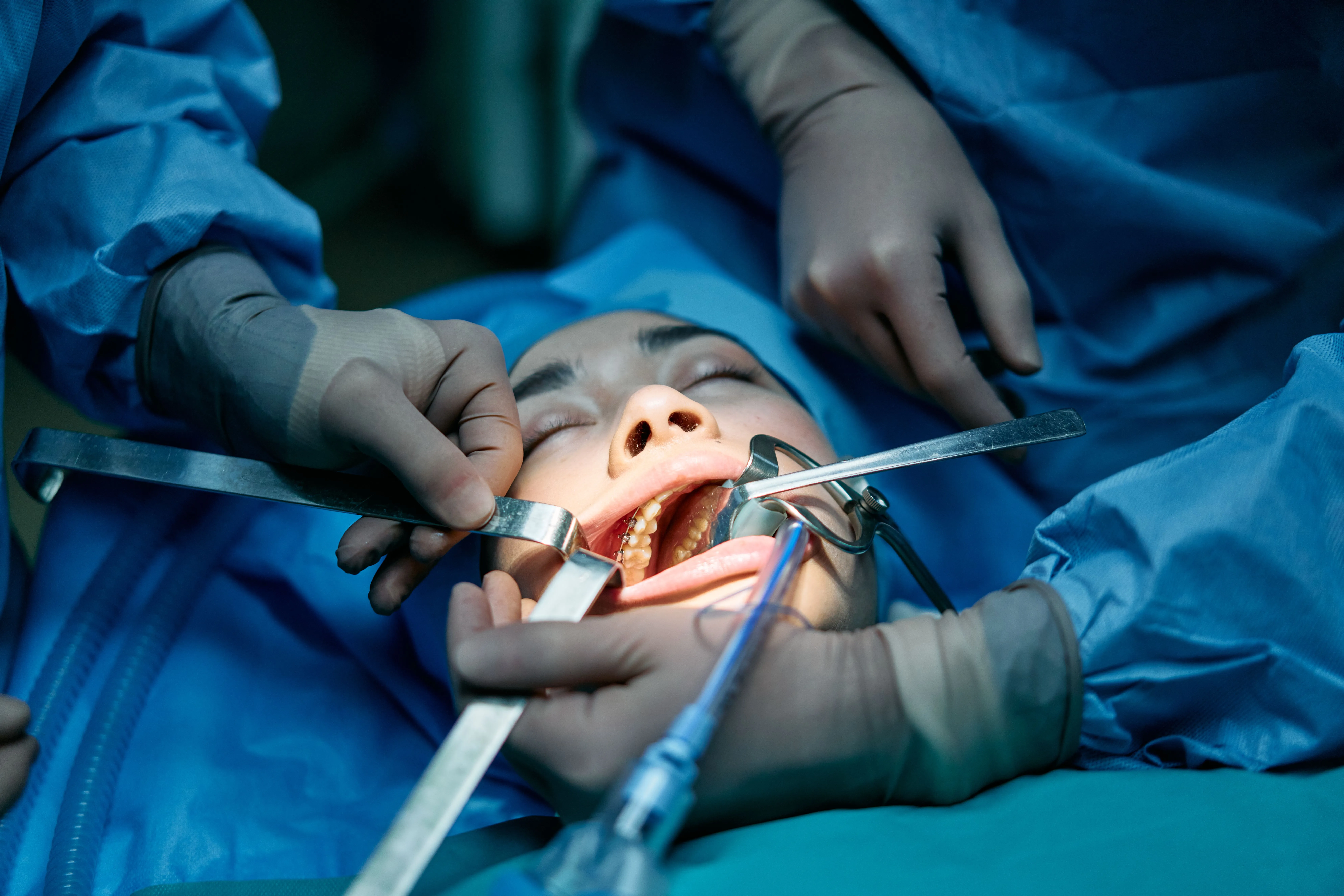 Maxillofacial surgeon consulting a patient at Dental Home, Kakadeo, Kanpur